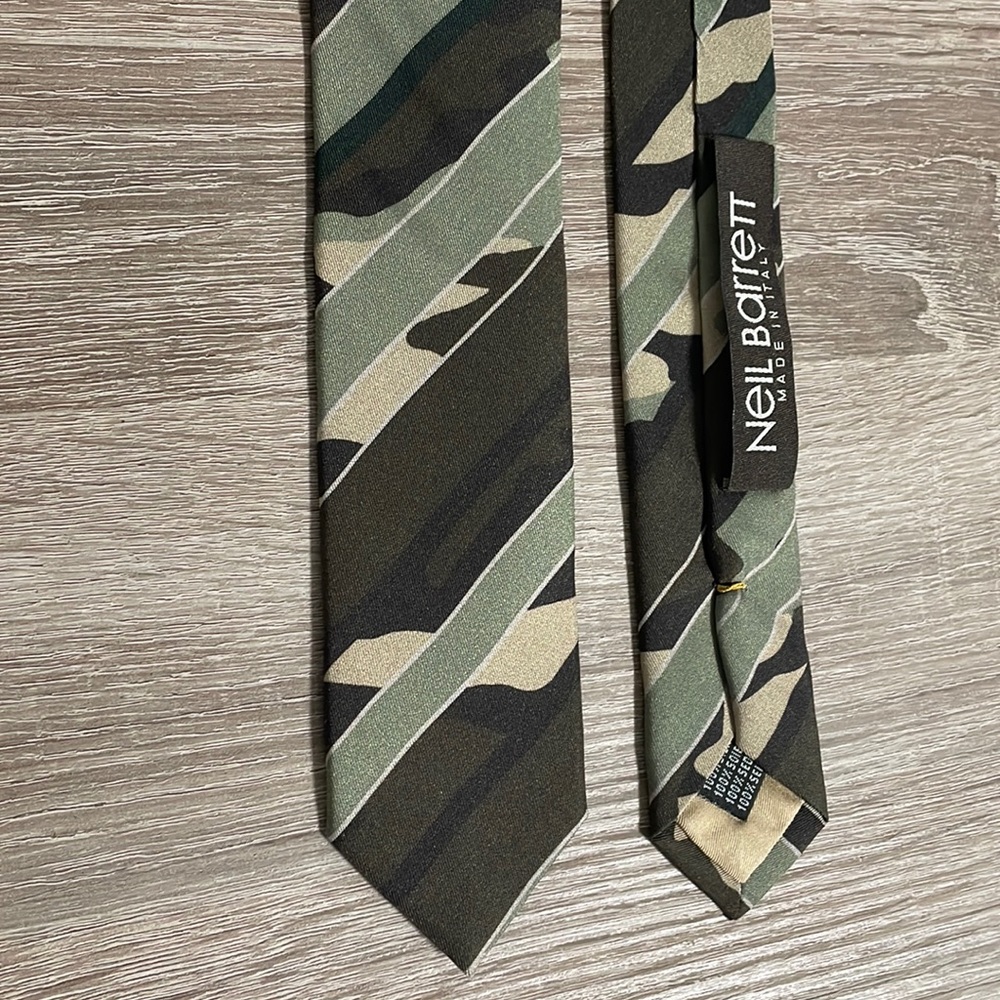 Neil Barrett 100%silk tie made in Italy
